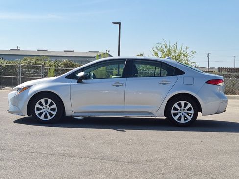 Used 2025 Toyota Corolla LE FWD image 2