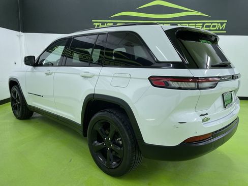 Used 2023 Jeep Grand Cherokee Limited w/ Black Appearance Package image 7