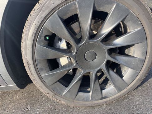 Used 2023 Tesla Model Y Long Range AWD/4WD image 13