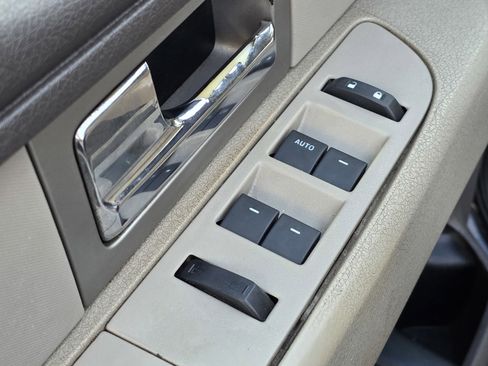 Used 2010 Ford F150 XLT image 23