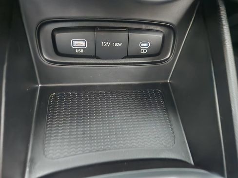 Certified 2024 Hyundai Venue SEL image 36