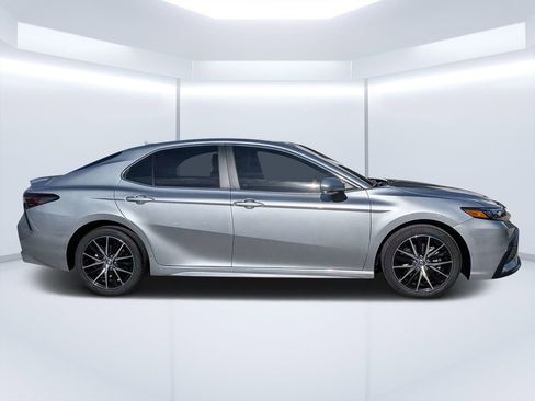 Used 2024 Toyota Camry SE FWD image 2