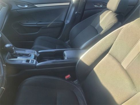 Used 2019 Honda Civic Sport image 4