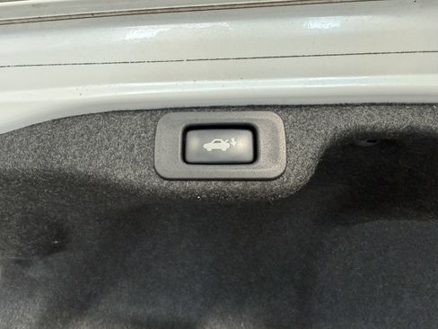Used 2016 Lexus ES 350 w/ Luxury Package w/Wood Trim FWD image 33