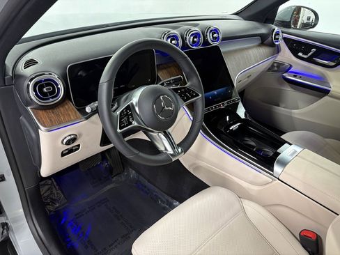 Used 2025 Mercedes-Benz GLC 350e GLC 350e w/ Driver Assistance Package image 9