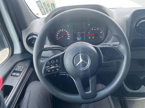 Used 2022 Mercedes-Benz Sprinter 2500 image 20