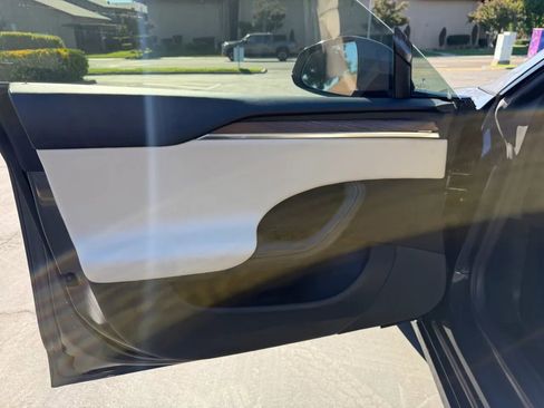 Used 2022 Tesla Model S Standard Range image 9