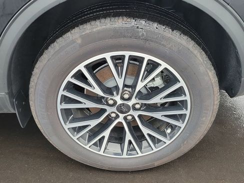 Used 2024 Ford Escape SE image 5