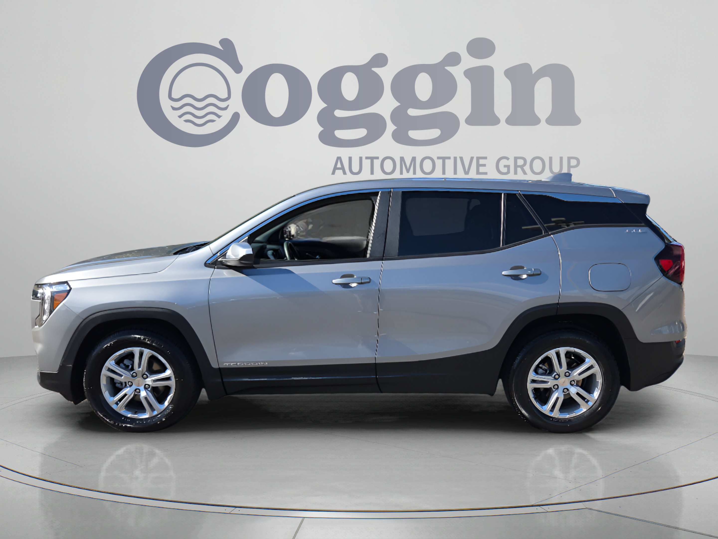 Used 2024 GMC Terrain SLE FWD image 2