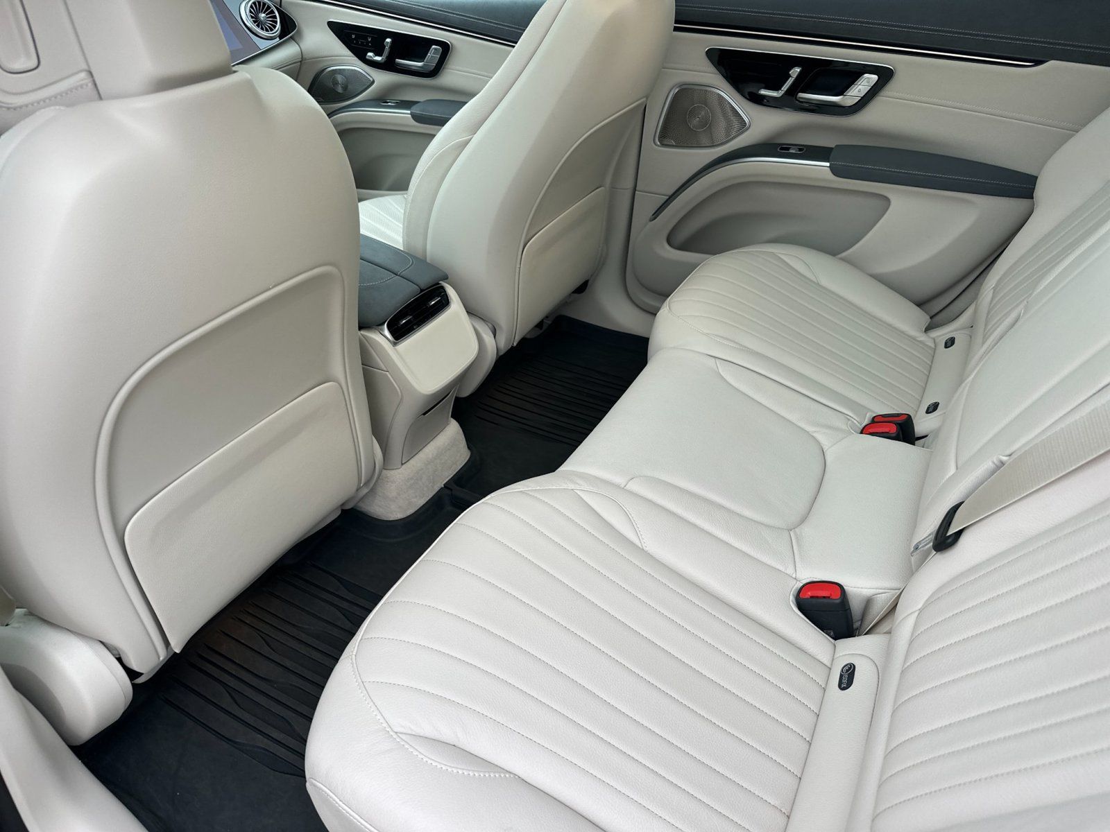 Used 2023 Mercedes-Benz EQS 580 4MATIC SUV image 13
