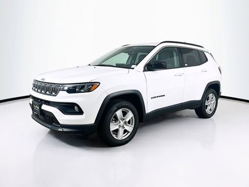 Used 2022 Jeep Compass Latitude AWD/4WD image 3
