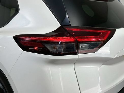 Used 2023 Nissan Rogue SV FWD image 23