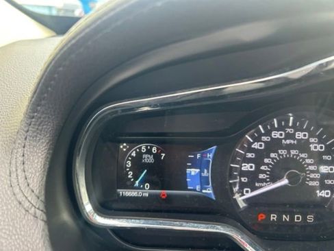 Used 2018 Lincoln MKT AWD image 6