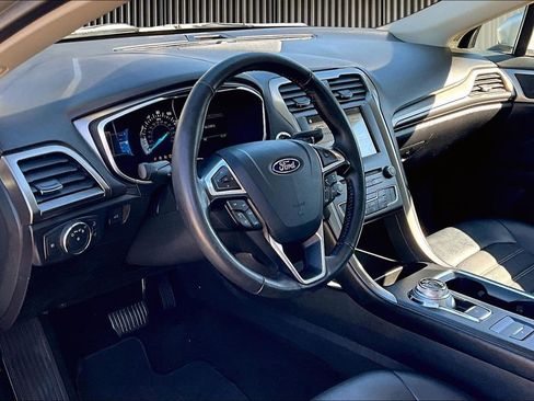 Used 2017 Ford Fusion SE w/ Equipment Group 201A image 15