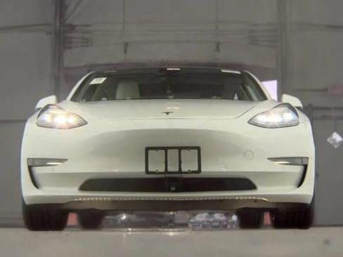 Used 2022 Tesla Model 3 Long Range AWD/4WD image 1