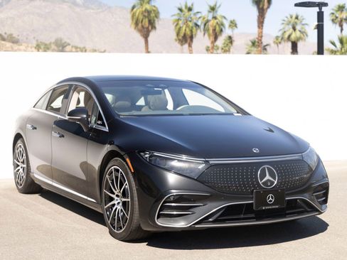 Used 2023 Mercedes-Benz EQS 580 4MATIC Sedan image 2
