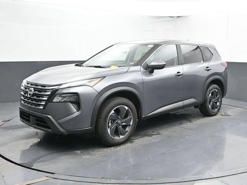 Used 2024 Nissan Rogue SV FWD image 8