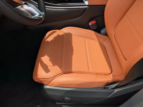 Certified 2025 Mercedes-Benz GLC 300 image 4