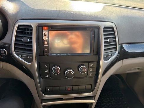 Used 2013 Jeep Grand Cherokee Laredo w/ Laredo E Group image 14