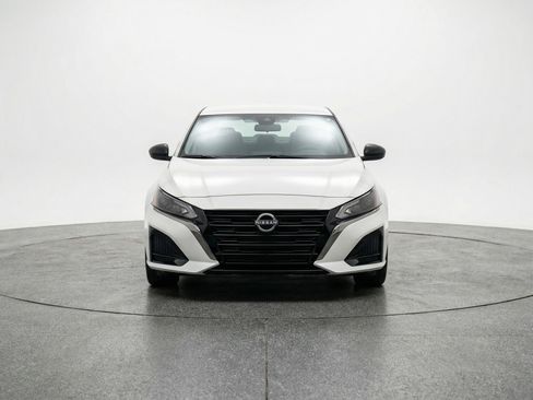 Used 2025 Nissan Altima 2.5 SV image 2