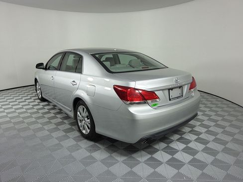 Used 2011 Toyota Avalon FWD image 3