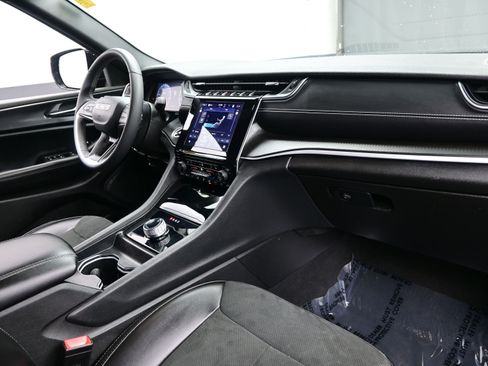 Used 2024 Jeep Grand Cherokee L Laredo image 15