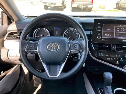 Used 2022 Toyota Camry LE image 5