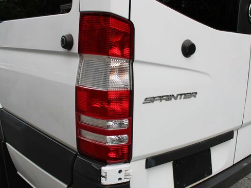 Used 2016 Mercedes-Benz Sprinter 2500 image 27
