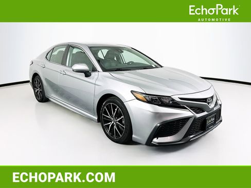 Used 2021 Toyota Camry SE FWD image 1