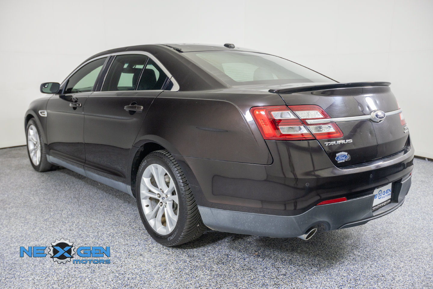 Used 2013 Ford Taurus SEL FWD image 6