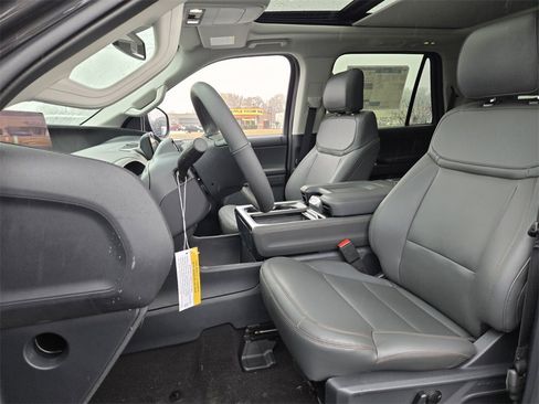 New 2025 Ford Expedition Active image 13