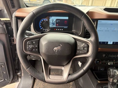 Used 2024 Ford Bronco Outer Banks AWD/4WD image 19