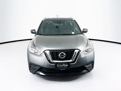 Used 2020 Nissan Kicks SV FWD image 2
