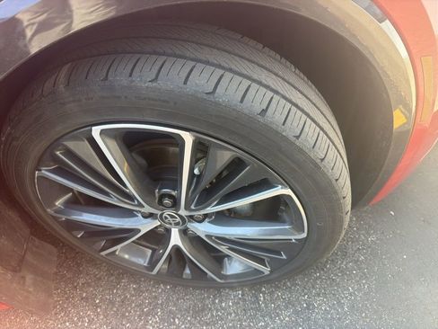 Used 2023 Toyota Prius XLE image 9