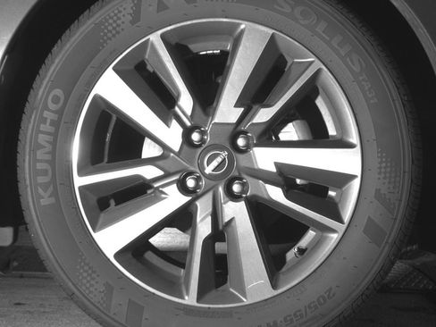 Used 2025 Nissan Versa SV image 13