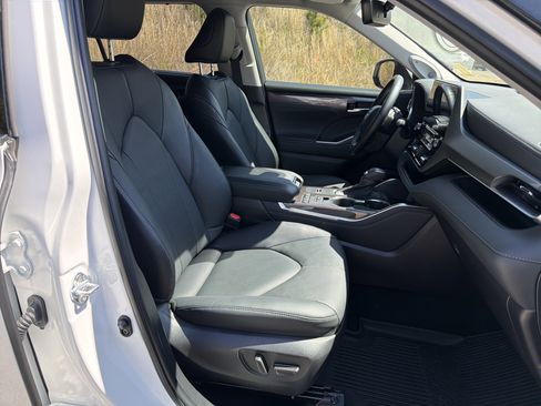 Used 2022 Toyota Highlander Limited image 13