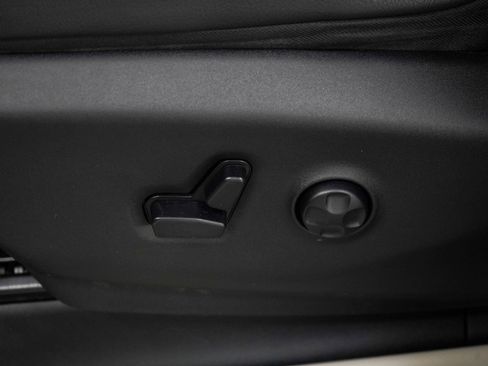 Used 2019 Chrysler Pacifica Touring-L w/ Advanced Safetytec Group FWD image 23