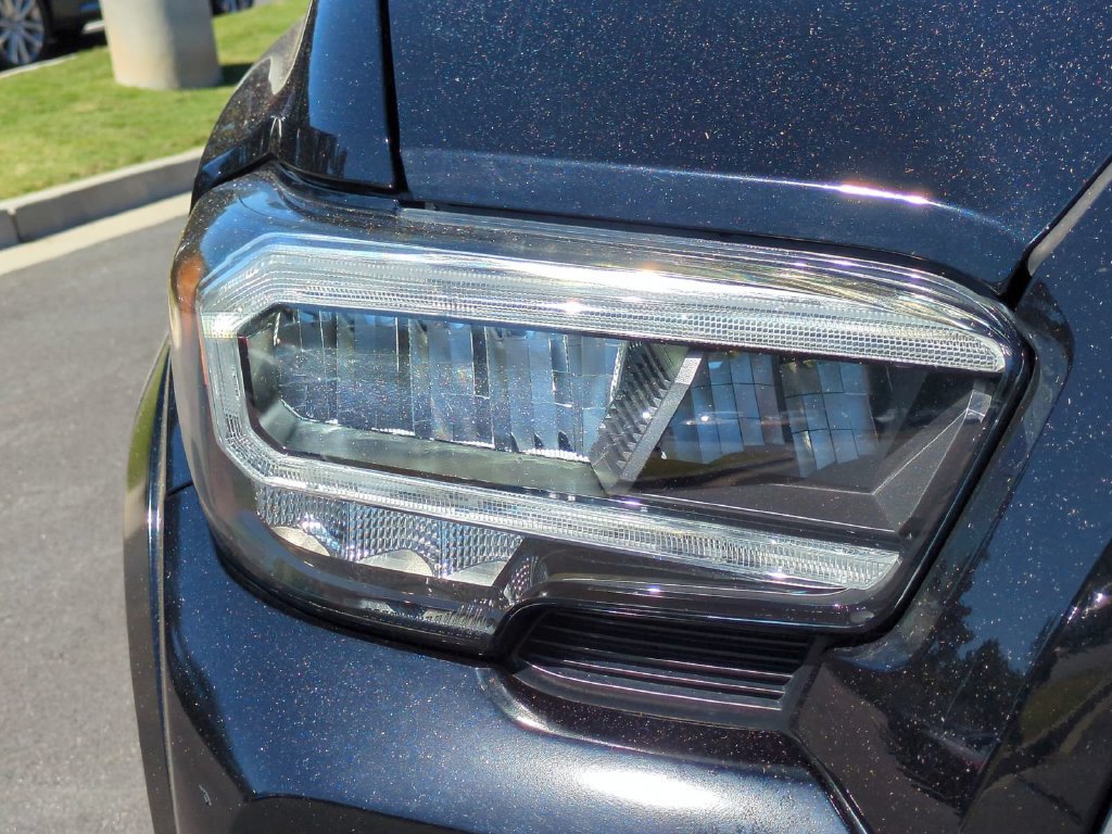 Used 2020 Toyota Tacoma TRD Sport w/ Technology Package RWD image 8