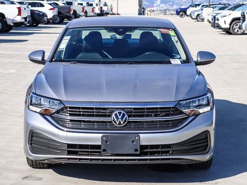Used 2024 Volkswagen Jetta SE image 2