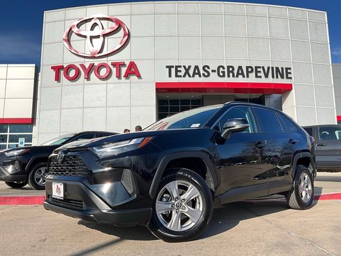 Used 2025 Toyota RAV4 XLE image 2