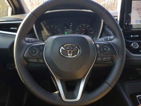 Used 2025 Toyota Corolla SE w/ SE Package image 20