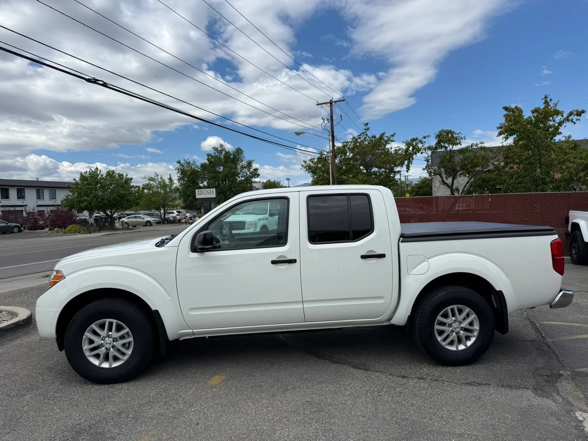 Used 2021 Nissan Frontier SV w/ SV Utility Package AWD/4WD image 8