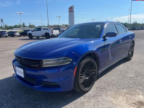 Used 2020 Dodge Charger SXT w/ Plus Group RWD image 3