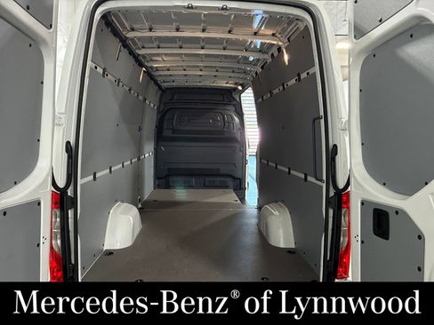 Used 2025 Mercedes-Benz Sprinter 2500 image 21