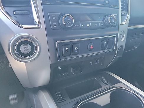 Used 2024 Nissan Titan SV w/ SV Convenience Package RWD image 26
