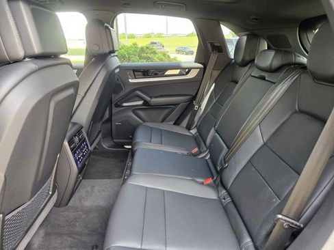 Used 2025 Porsche Cayenne image 12