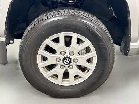 Used 2025 Toyota Tacoma SR AWD/4WD image 26