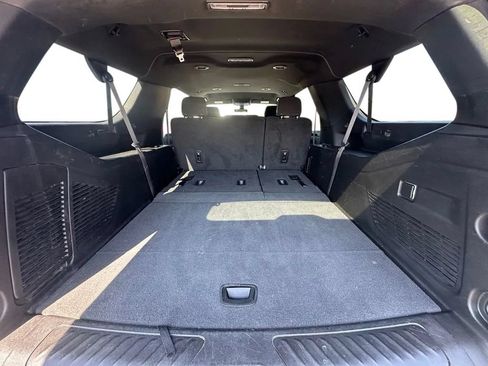 Used 2022 GMC Yukon XL SLE w/ Gmc Pro Safety Plus Package AWD/4WD image 35