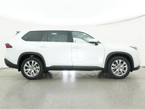 New 2026 Toyota Grand Highlander Limited image 32