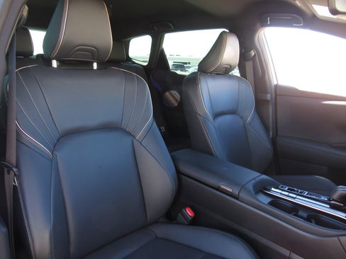 Used 2025 Toyota Crown Signia image 10